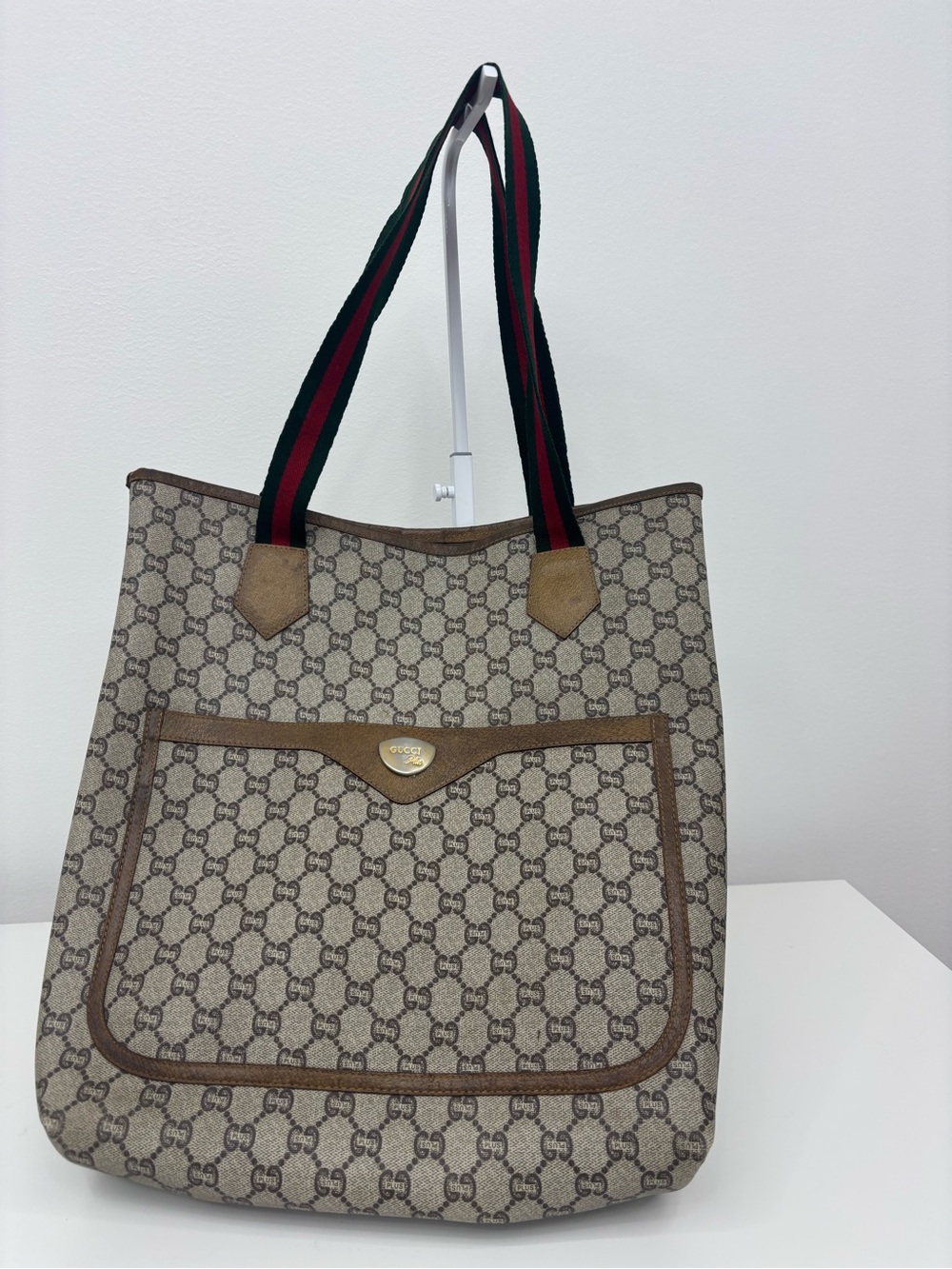 Gucci Plus Beige GG Supreme Canvas Web Stripe Tote with Red/Green Strap